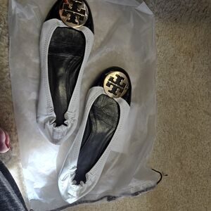 Tory Burch Two Tone Logo Ballet Flats size 9.5